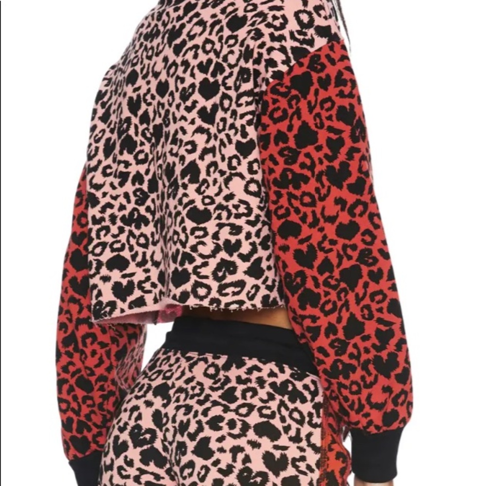 Beach Riot Ava Leopard Print Crop Sweatshirt - Picture 2 of 6